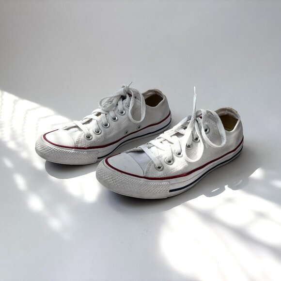Converse Chuck Taylor All Star Classic Canvas Unisex Sneakers - sz 6 Women's - Picture 1 of 16